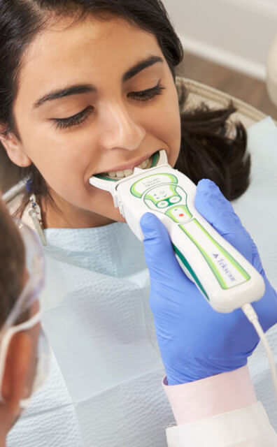 patient receiving novus tooth scan